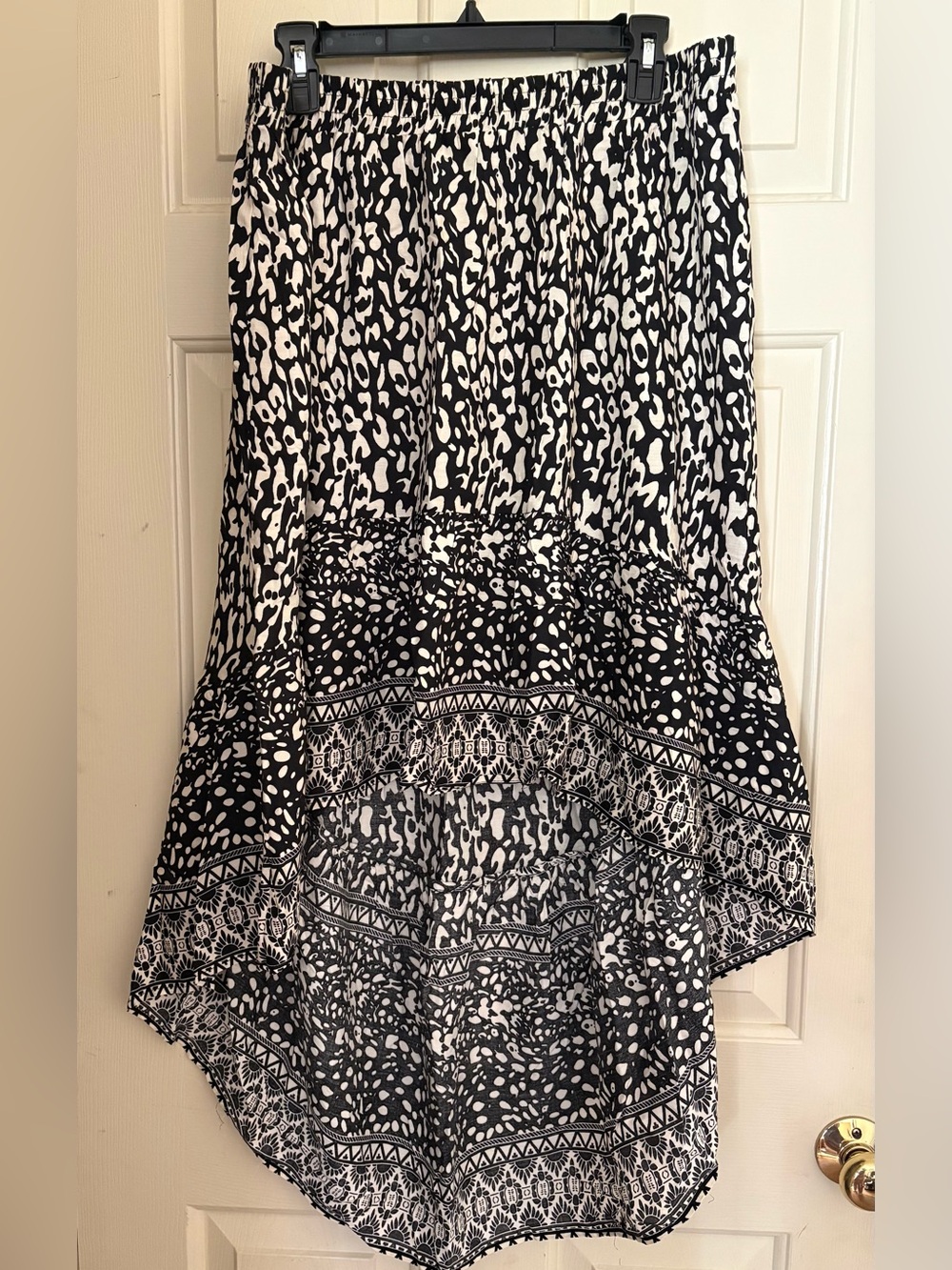 Umgee Size 1X Black and White High-Low Skirt, NWT